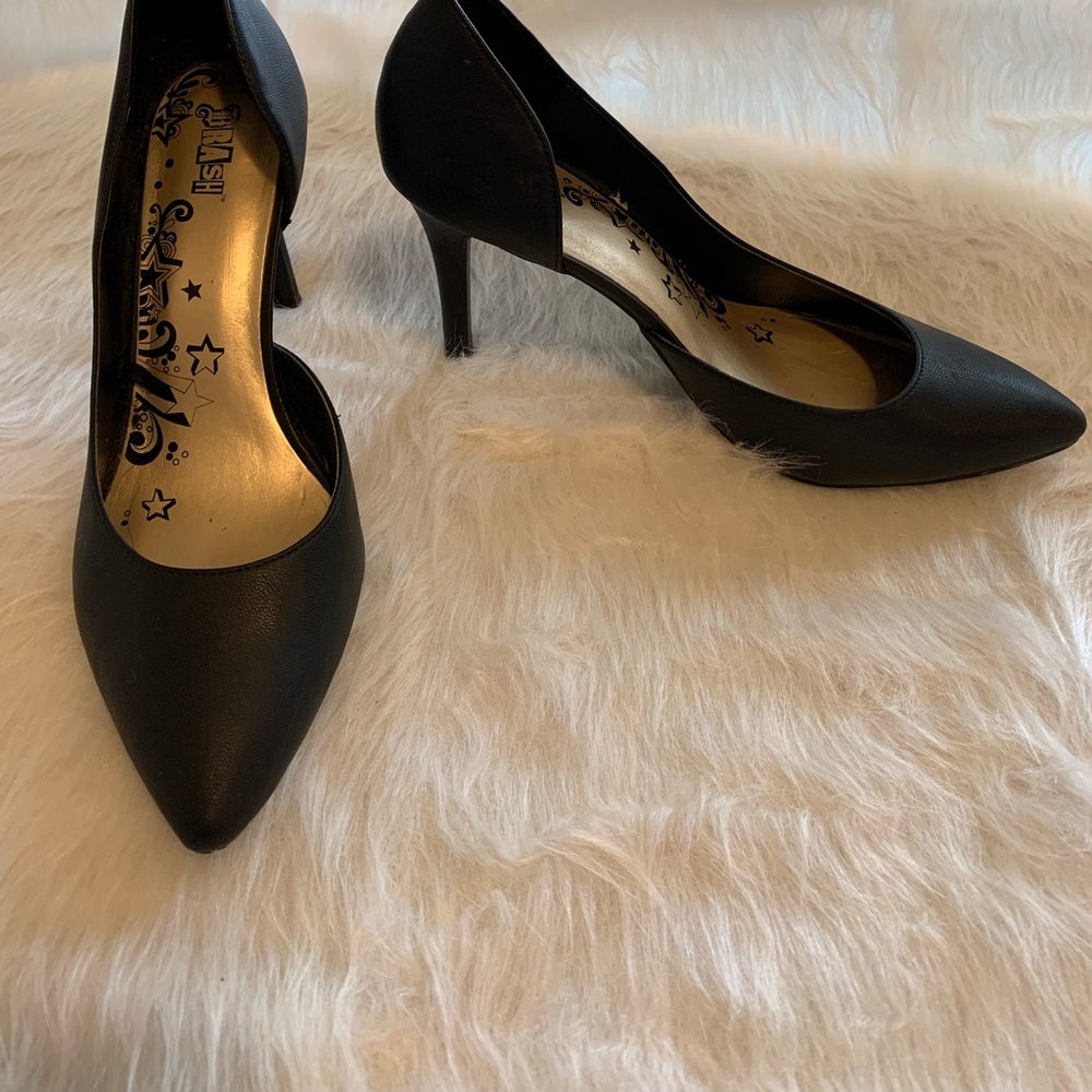 Brash black pumps